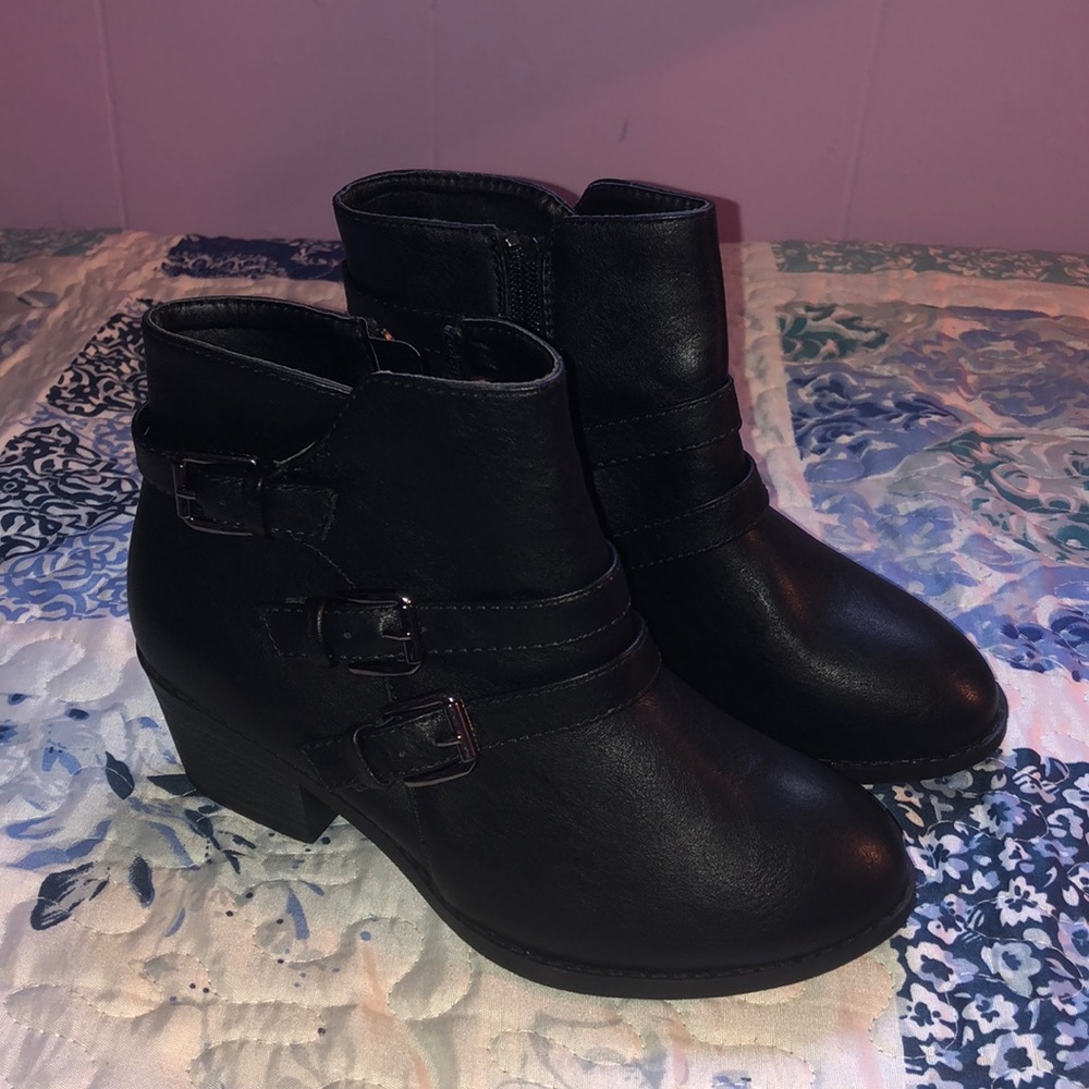 NEW Girl’s Link black bootie